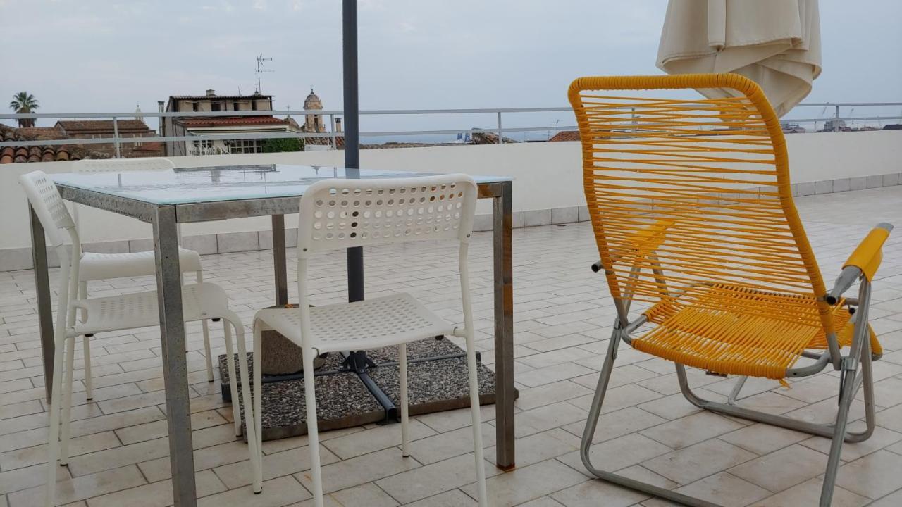 カターニアLa Terrazza Di Rosyアパートメント エクステリア 写真